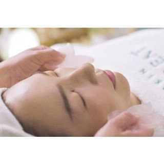 Capri Glow Rose Quartz Facial Experience