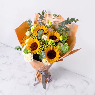 Sunflower Graduation Bouquet with free delivery Hong Kong